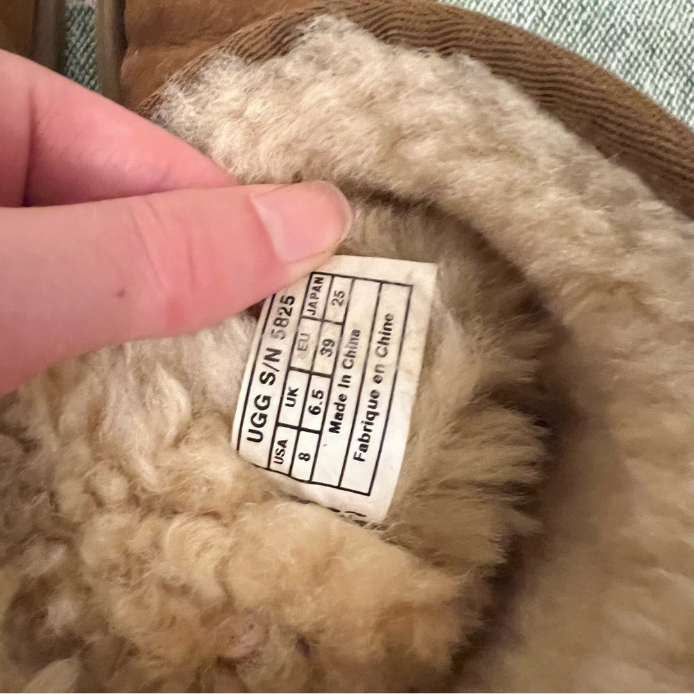 Size 8 Ugg Boots - Picture 8 of 8